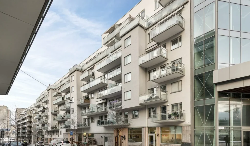 14. Inbyggda sta╠elpelare renoverade i bostadshus 1184x691