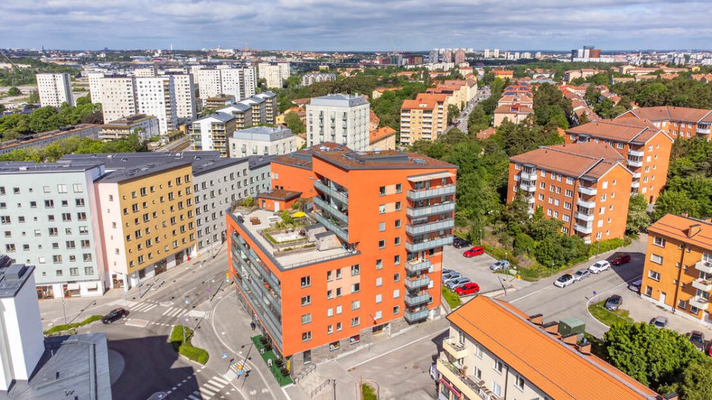 5. Tillbyggnad av takkupa till fastighetshus