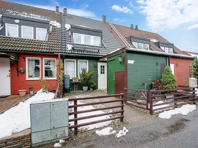 Byte av radhuspanel Hasselby Grimsta